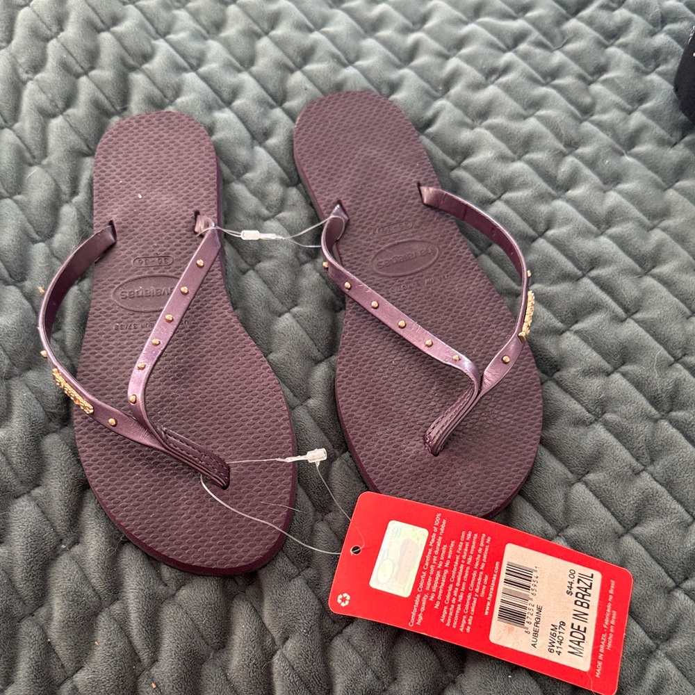 Havaianas Women’s Slim Sandals in Plum with Gold Studs
